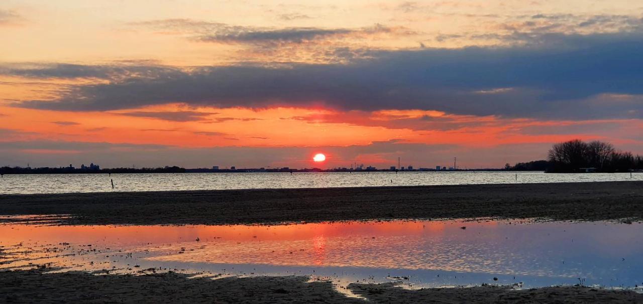 Inntermezzo Almere Buitenkant foto